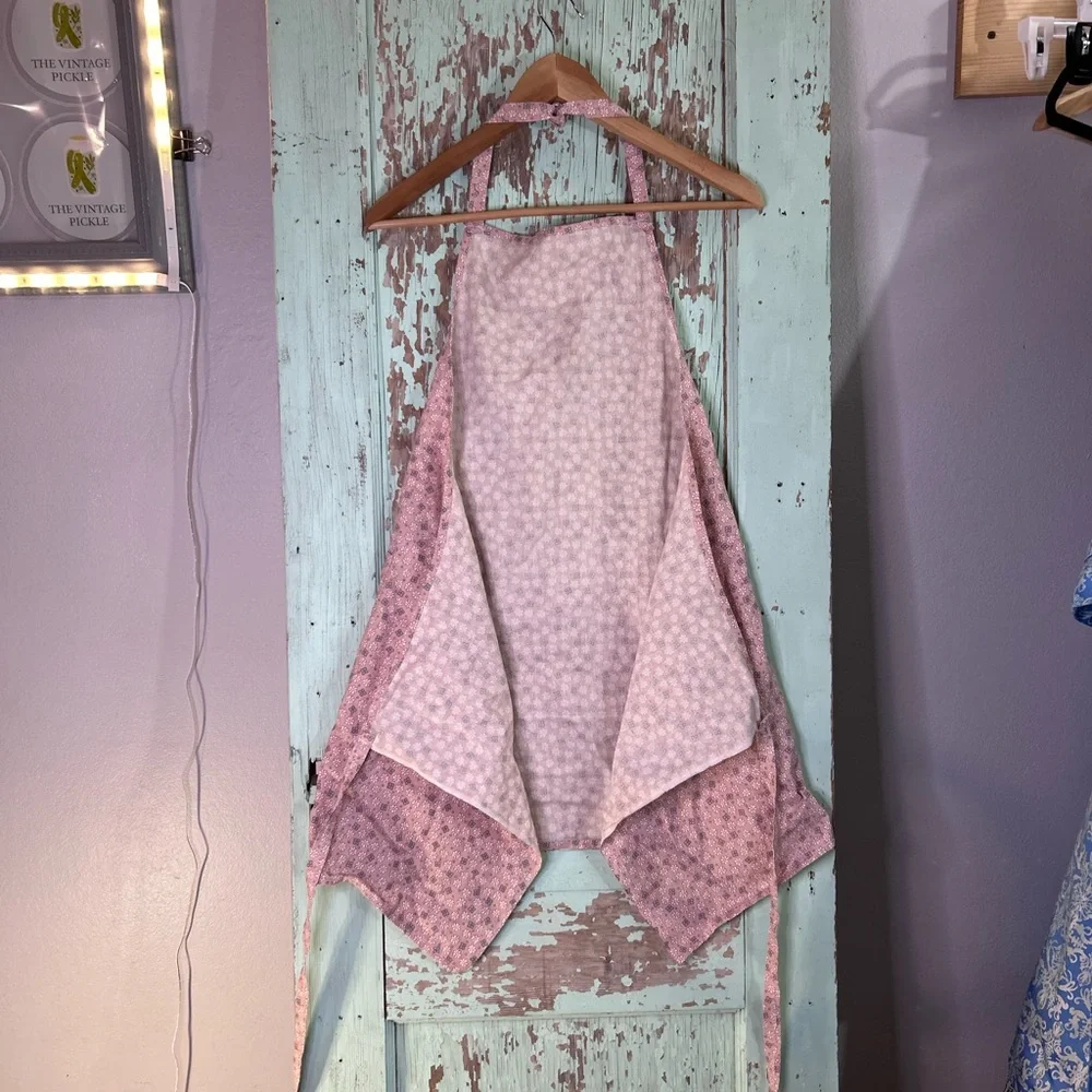 Adult pink floral apron with pockets